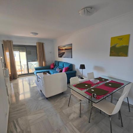 Apartamento Cerca De La Playa Con Piscina Фуeнхирола Екстериор снимка