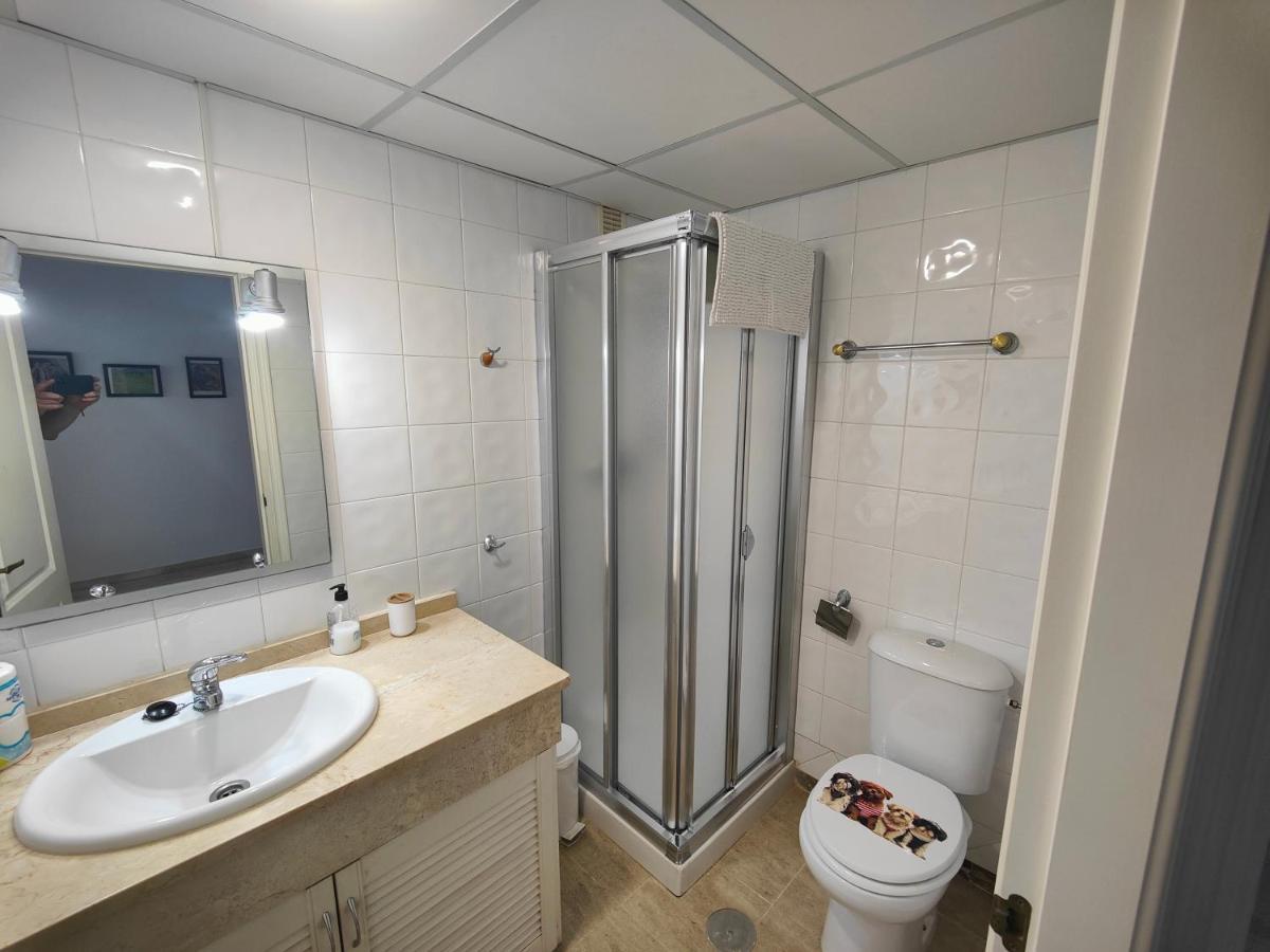 Apartamento Cerca De La Playa Con Piscina Фуeнхирола Екстериор снимка