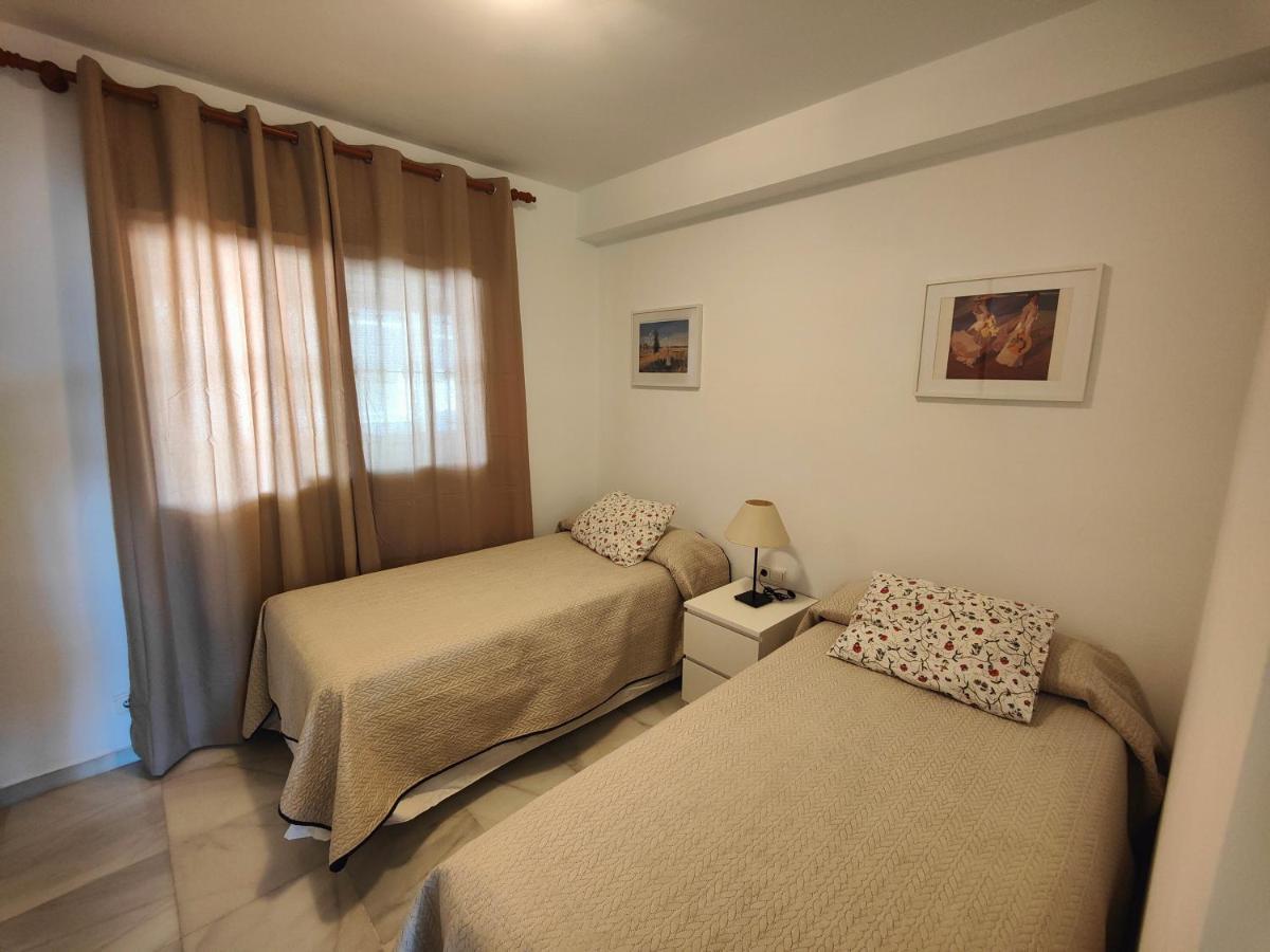 Apartamento Cerca De La Playa Con Piscina Фуeнхирола Екстериор снимка