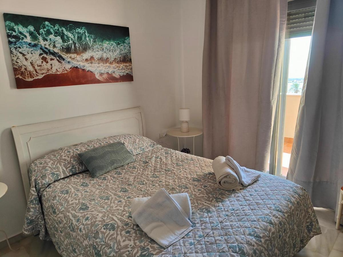 Apartamento Cerca De La Playa Con Piscina Фуeнхирола Екстериор снимка