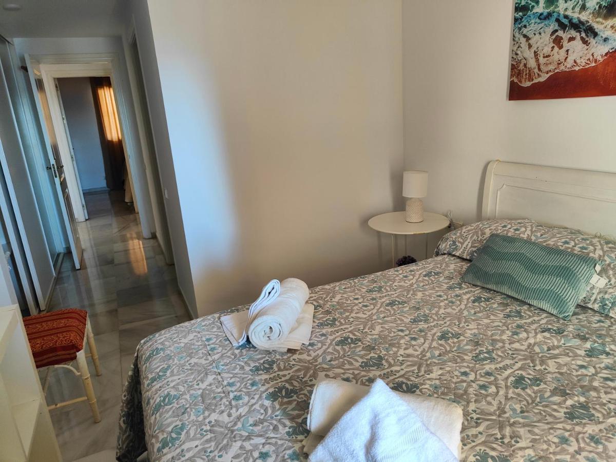 Apartamento Cerca De La Playa Con Piscina Фуeнхирола Екстериор снимка